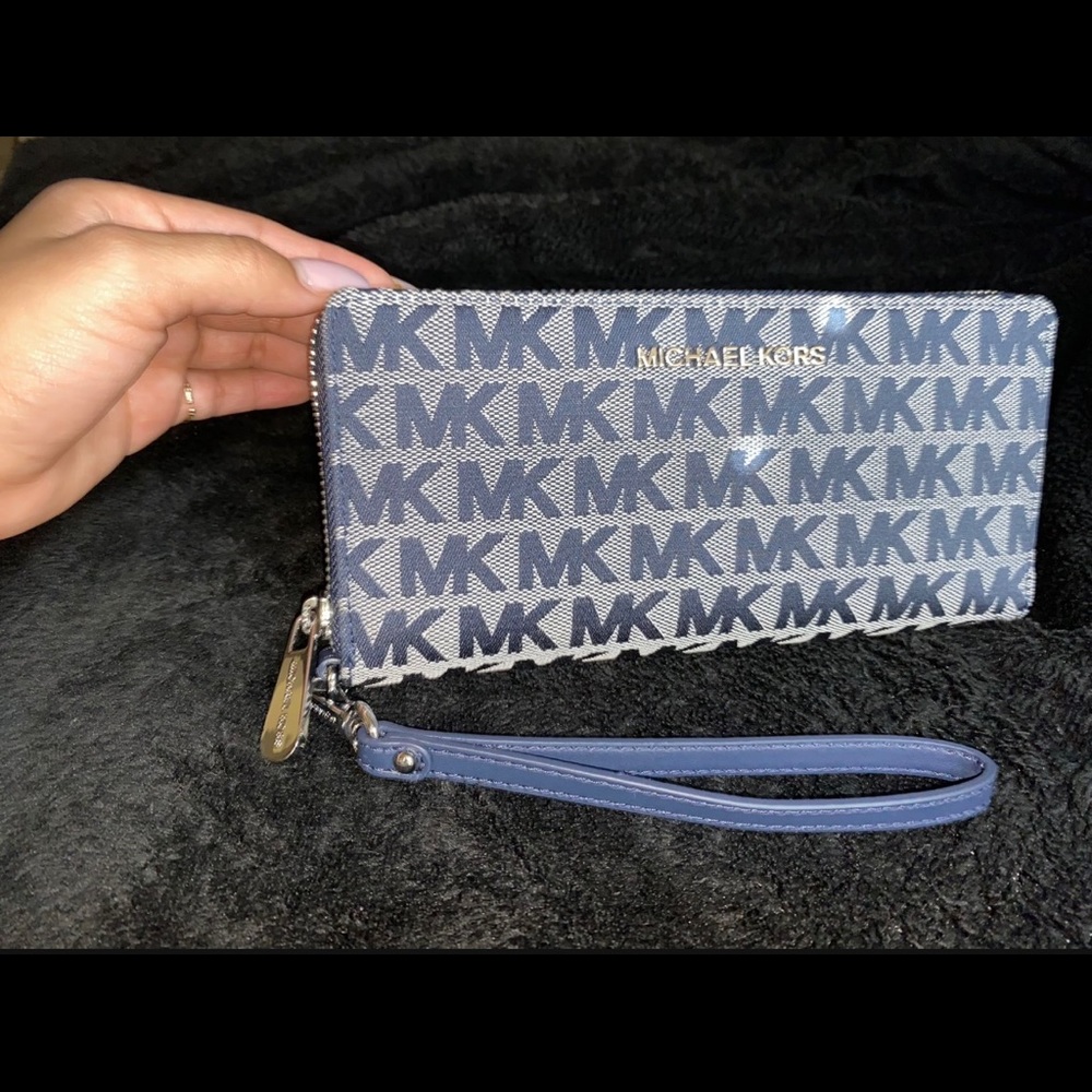 Michael kors wallet